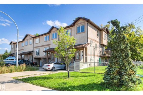 Kitchen - 15713 102 Av Nw, Edmonton, AB T5P4M5 Photo 3