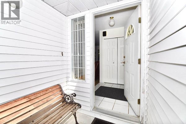 1572 Larchberry Way, Gibsons, BC V0N1V5 Photo 4