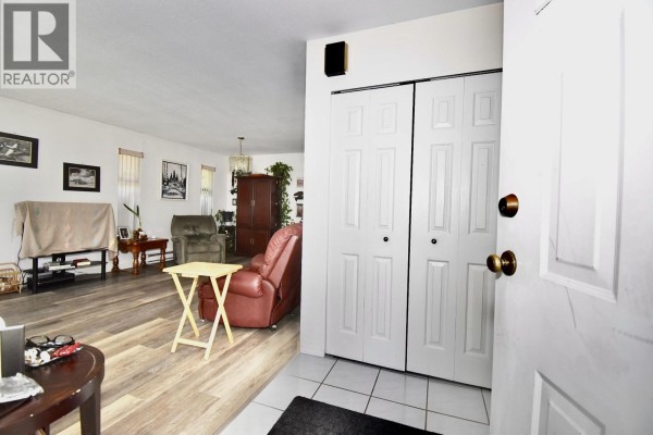 1572 Larchberry Way, Gibsons, BC V0N1V5 Photo 5