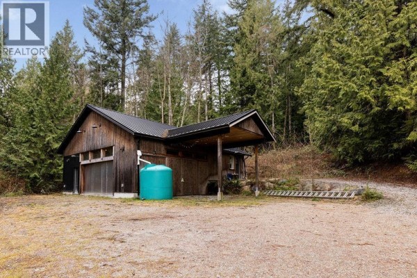 1572 Mountain Road, Gibsons, BC V0N1V2 Photo 4