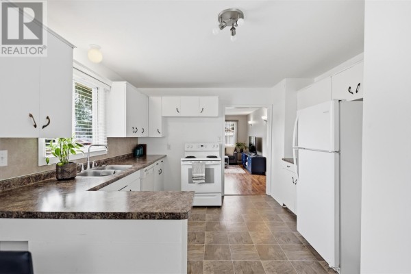 1572 Wellington St E, Sault Ste  Marie, ON, photo 3
