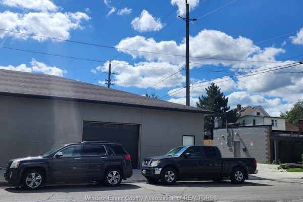 1573 Erie Street East, Windsor, ON N9A4A3 Photo 3