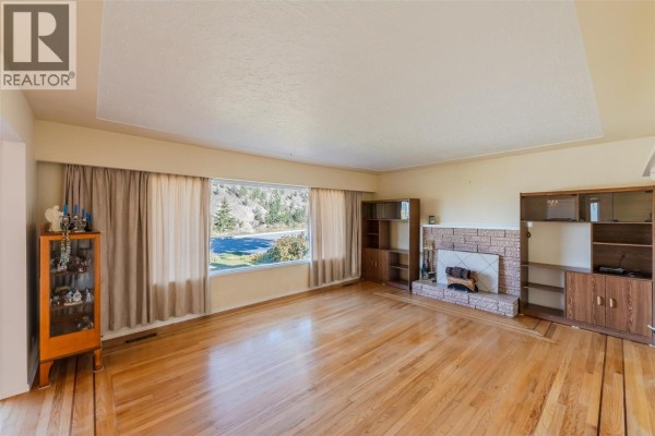 Dining room - 1574 Ridgedale Avenue, Penticton, BC V2A2S4 Photo 3