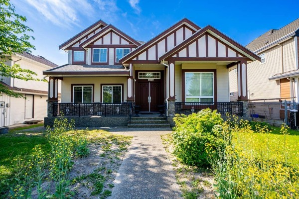 15746 84 Avenue, Surrey, BC V4N0W3 Photo 2