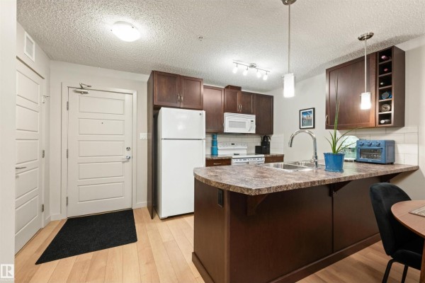 Kitchen - #158 7805 71 St Nw, Edmonton, AB T6B3V6 Photo 3