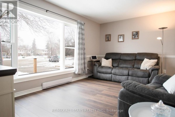 Dining room - 158 Blossom Court, Scugog, ON L9L1G5 Photo 4
