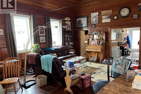Living room - 158 Municipal Road, Coronach, SK S0H0Z0 Photo 2