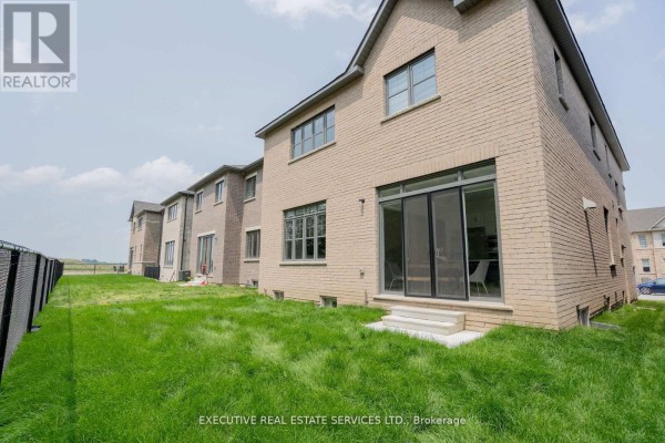 158 Petch Avenue, Brampton, ON L7C4L1 Photo 3