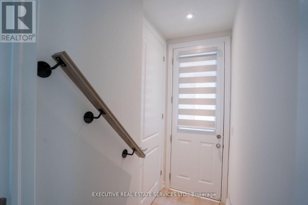 158 Petch Avenue, Brampton, ON L7C4L1 Photo 4