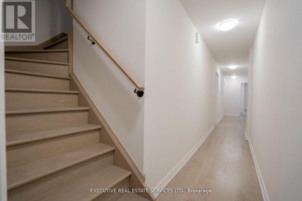 158 Petch Avenue, Brampton, ON L7C4L1 Photo 5