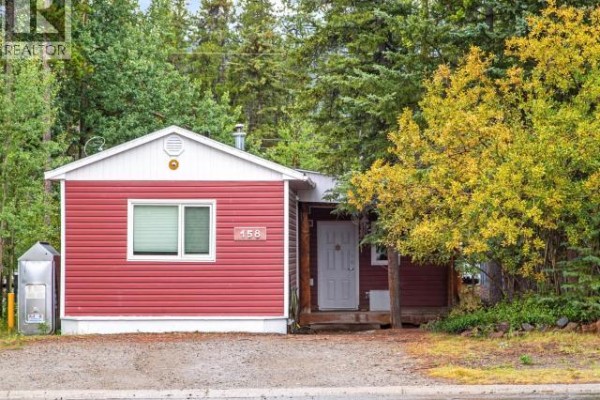 Living room - 158 Rainbow Road, Whitehorse, YT Y1A5E2 Photo 2