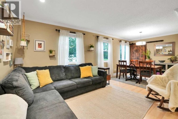 Kitchen - 158 Rundleview Close Ne, Calgary, AB T1Y1J1 Photo 4