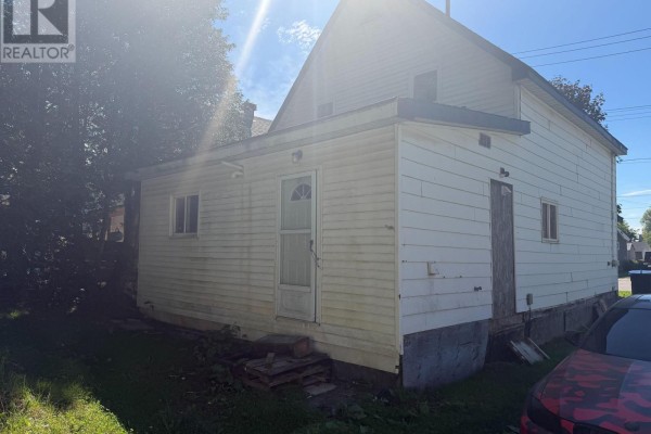 Living room - 158 Trelawne Avenue, Sault Ste Marie, ON P6B2N2 Photo 2