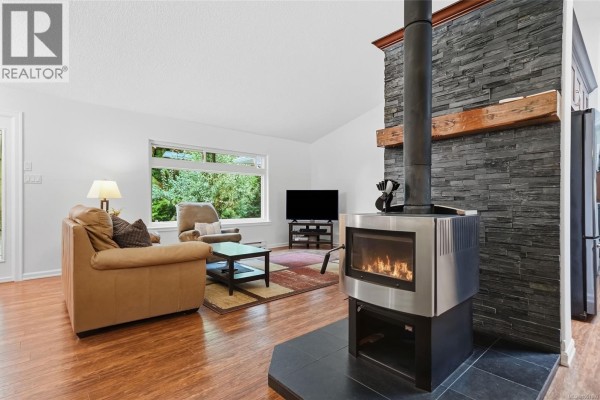 1580 Meadowood Way, Qualicum Beach, BC, photo 3