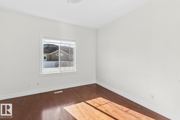 Den - 15803 95 St Nw, Edmonton, AB T5Z0G1 Photo 5