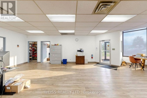 1581 Courtneypark Drive E, Mississauga, ON L5T1V9 Photo 4