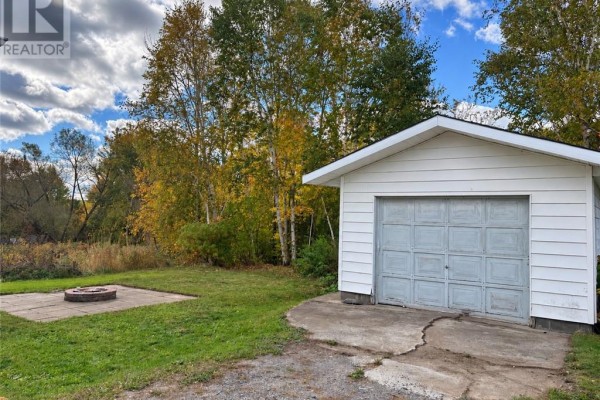 1581 Lakeshore Drive, Val Caron, ON P3N1L3 Photo 2