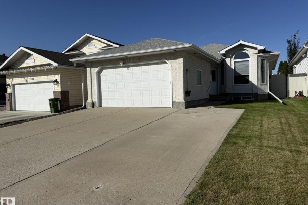 Residential for sale at 15812 133 St Nw, Edmonton, AB - MLS® 5BBGbD