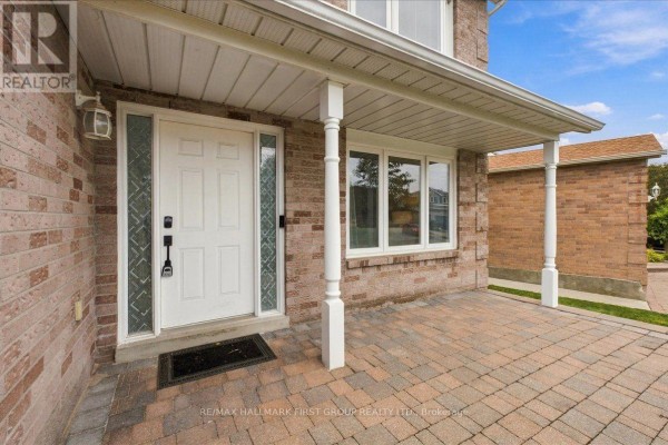 Kitchen - 1582 Kelvinway Lane, Pickering, ON L1V5Y2 Photo 3