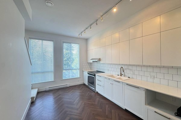 15828 27 Ave, Surrey, BC V3Z0X4 Photo 2