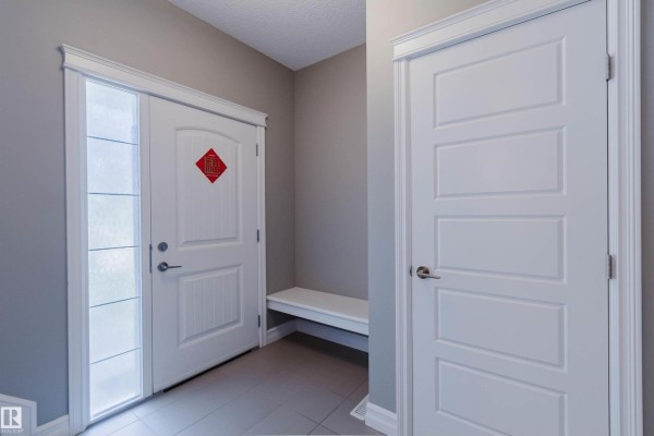 Kitchen - 15839 10 Av Sw, Edmonton, AB T6W2H2 Photo 3