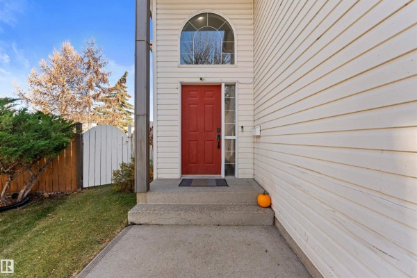 Kitchen - 15849 69 St Nw, Edmonton, AB T5Z3A6 Photo 3