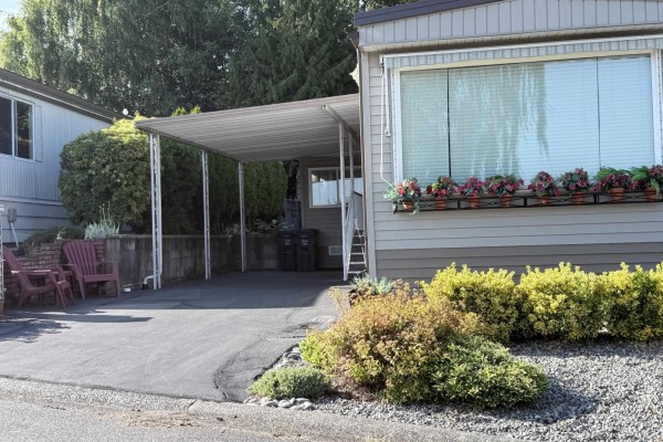 15851 Suffolk Road, Surrey, BC V4A5L3 Photo 2