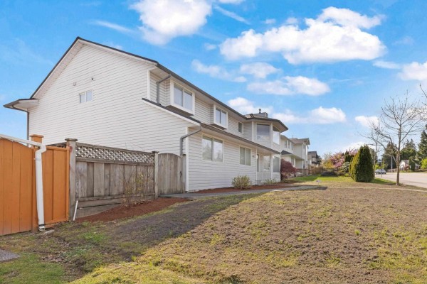 15852 100 Avenue, Surrey, BC V4N2B3 Photo 2