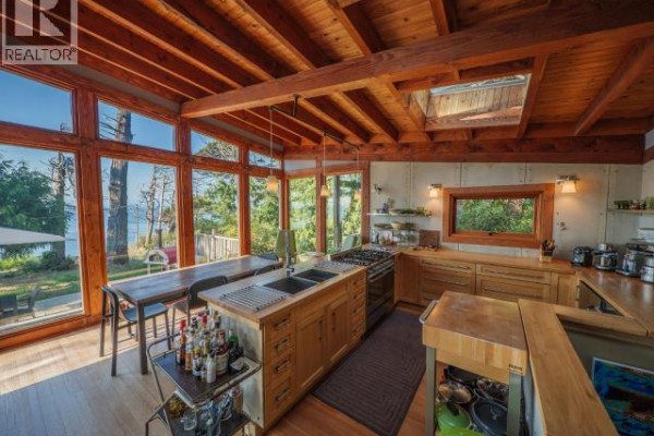 Dining room - 1586/1592 Vancouver Blvd, Savary Island, BC V0N2G0 Photo 5