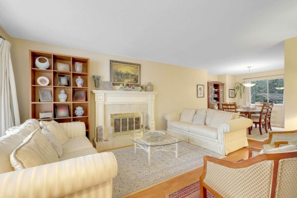 15870 95 Avenue, Surrey, BC V4N3B9 Photo 4