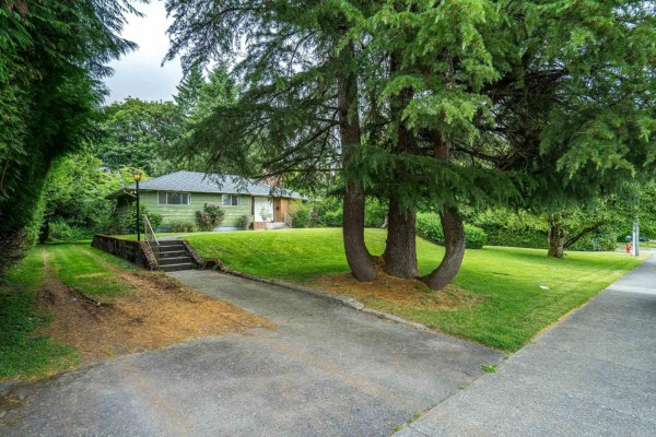 15875 101a Avenue, Surrey, BC V4N2N6 Photo 2