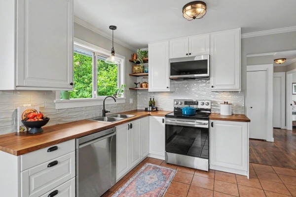 15876 Roper Avenue, White Rock, BC V4B2H4 Photo 5