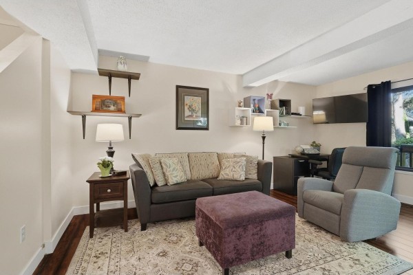 15878 Mcbeth Road, Surrey, BC V4A5X3 Photo 3
