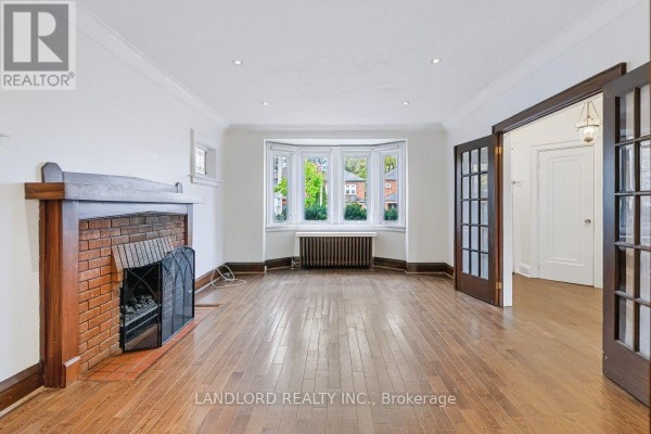 Living room - 159 Lawrence Avenue W, Toronto, ON M5M1A9 Photo 4