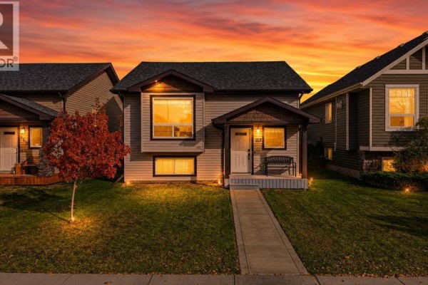 Primary Bedroom - 159 Pioneer Way, Blackfalds, AB T4M0B7 Photo 4