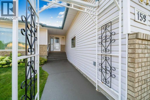 Laundry room - 159 Shannon Drive Se, Medicine Hat, AB T1B4C2 Photo 4