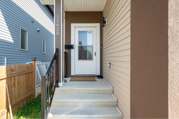 15928 100 Av Nw, Edmonton, AB, photo 2