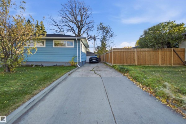 Primary Bedroom - 15933 95 Av Nw, Edmonton, AB T5P0A3 Photo 4