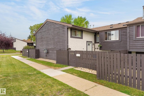 Kitchen - 1594 69 Street Nw Nw, Edmonton, AB T6K3R3 Photo 3