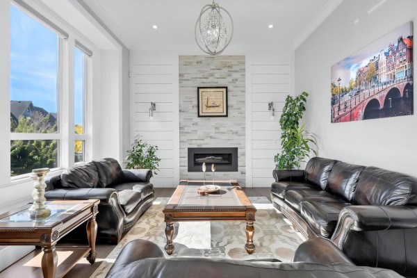 15949 39a Avenue, Surrey, BC V3Z0Y3 Photo 3