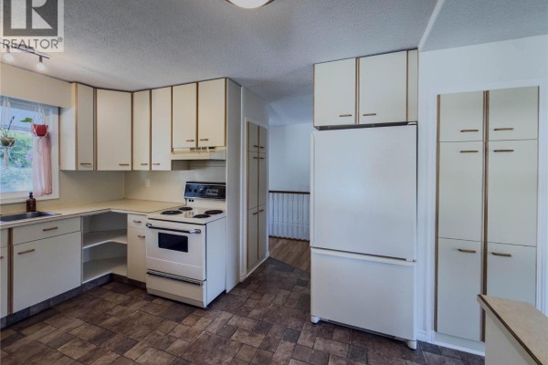 Utility room - 1595 Mt Dufferin Avenue, Kamloops, BC V2E1A8 Photo 5