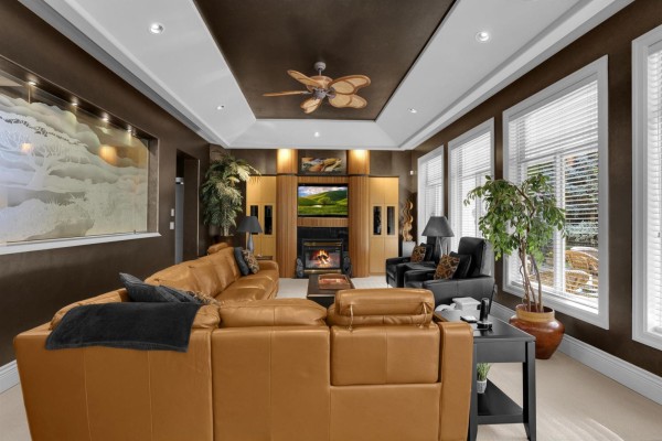 15972 37 Avenue, Surrey, BC V3Z0P1 Photo 3