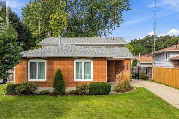 2pc Bathroom - 1599 Coventry Court, Sarnia, ON N7S3X7 Photo 2