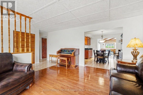 Bedroom 2 - 1599 Maxime Street, Ottawa, ON K1B3K9 Photo 5