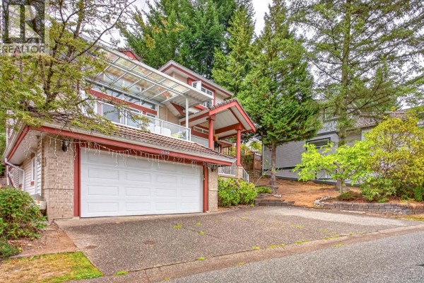 1599 Plateau Crescent, Coquitlam, BC V3E3B3 Photo 2