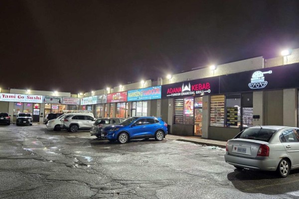 15b - 1960 Lawrence Avenue E, Toronto, ON M1R2Z1 Photo 4