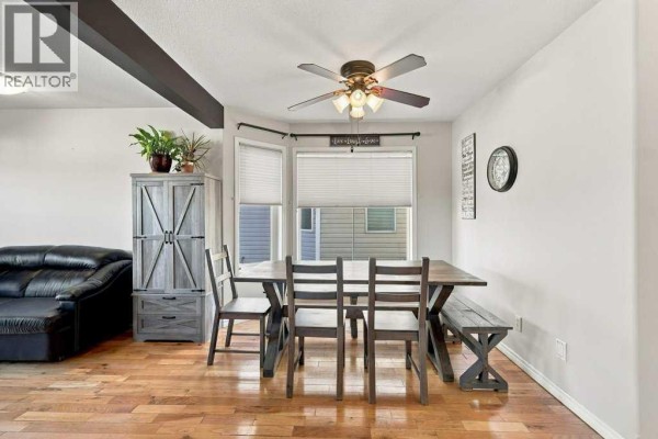 Living room - 16, 73 Addington Drive, Red Deer, AB T4R2Z6 Photo 4