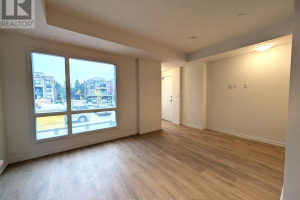 16 - 14 Lytham Green Circle, Newmarket, ON L3Y0C7 Photo 5
