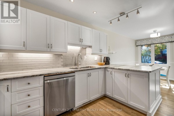 Eating area - 16 - 32 Innesbrook Court, Ottawa, ON K2S1C7 Photo 5