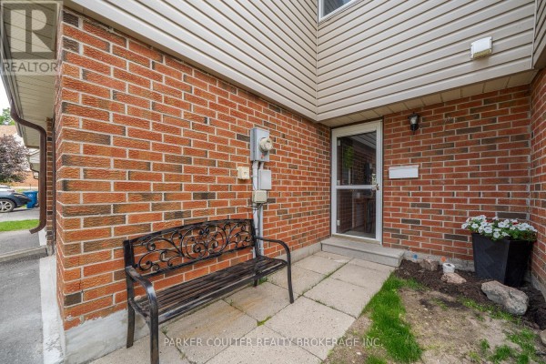 Living room - 16 - 441 Barrie Road, Orillia, ON L3V6T9 Photo 3